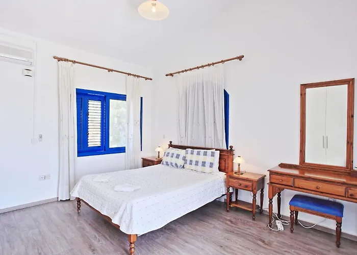 Mandola Rosa Villa Prodromi