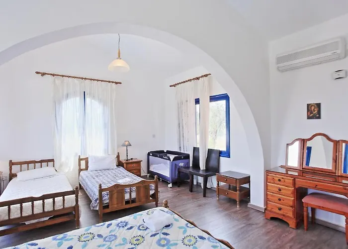 Mandola Rosa Villa Prodromi